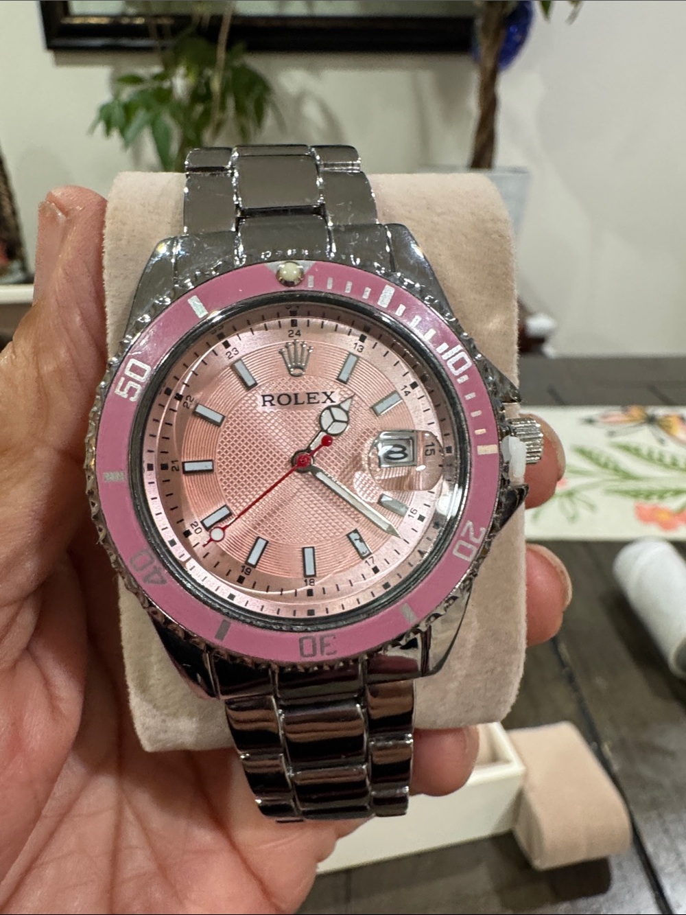 Fashion Men’s Stainless Watch with Pink Dial and Pink Bezel